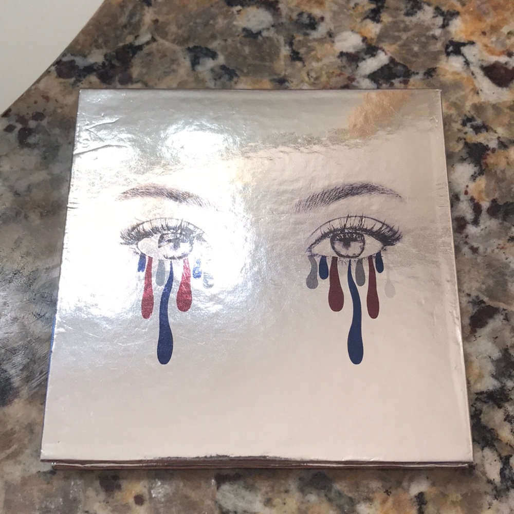 2016 Kylie cosmetics holiday palette